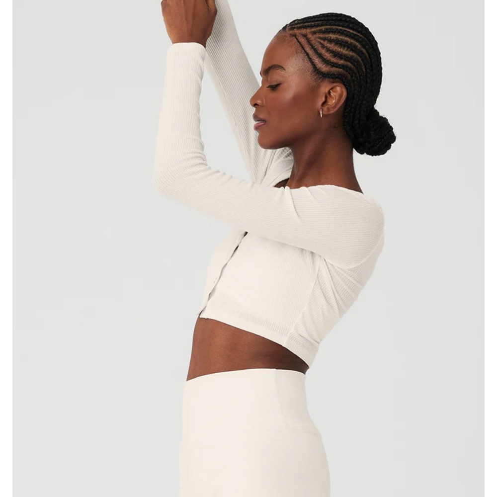 ✨ SOLD OUT Like NEW Alo Yoga Ivory Ribbed Cropped Whisper Cardigan Size Small - Picture 5 of 5